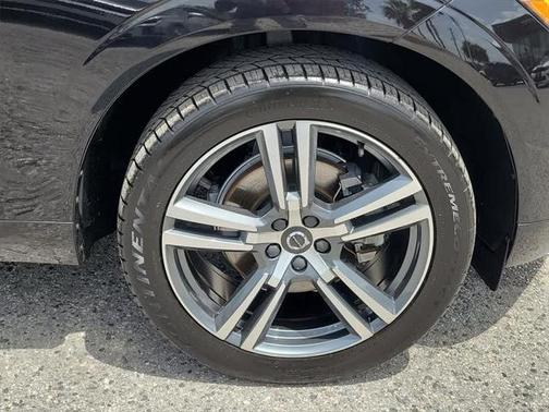 2021 Volvo XC60 T5 Momentum