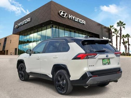 2021 Toyota RAV4 Hybrid SE