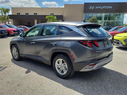2025 Hyundai TUCSON SE