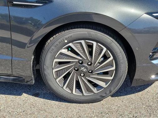 2025 Hyundai SONATA Hybrid Limited