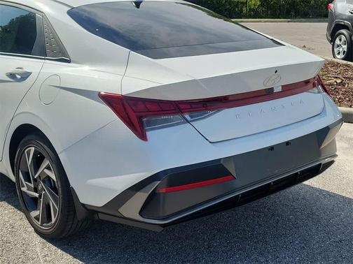 2025 Hyundai ELANTRA SEL