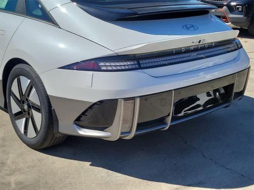 2025 Hyundai IONIQ 6 SE Standard Range