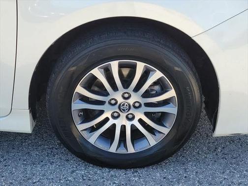 2019 Toyota Sienna XLE