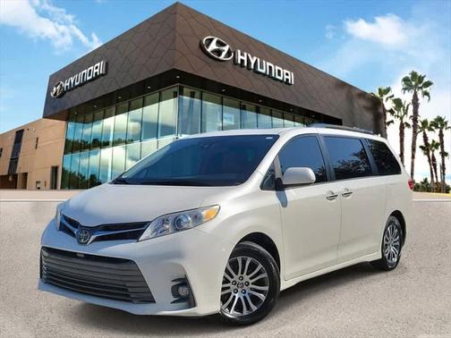 2019 Toyota Sienna XLE