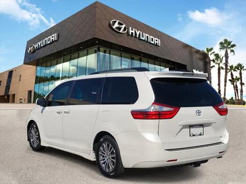 2019 Toyota Sienna XLE