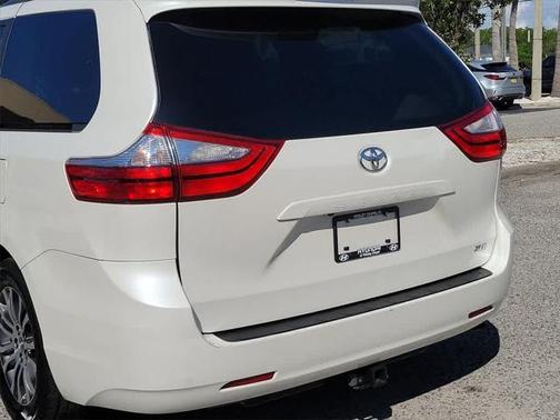 2019 Toyota Sienna XLE