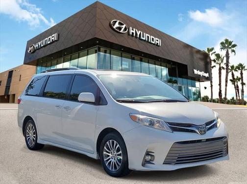 2019 Toyota Sienna XLE
