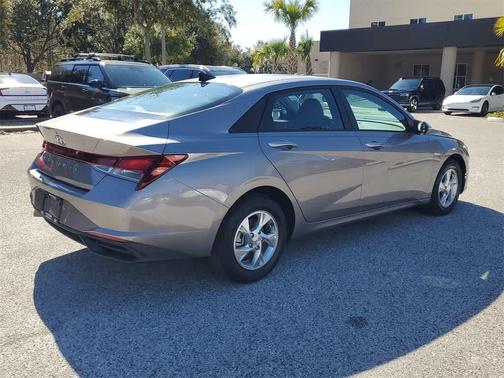 2023 Hyundai ELANTRA SE