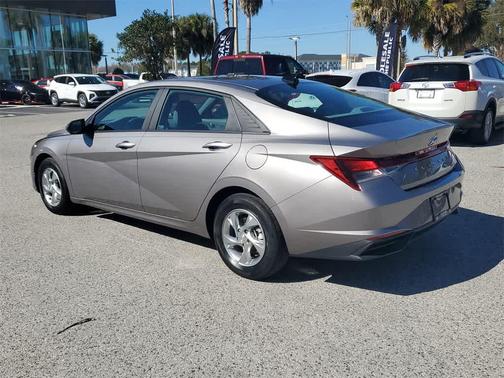 2023 Hyundai ELANTRA SE