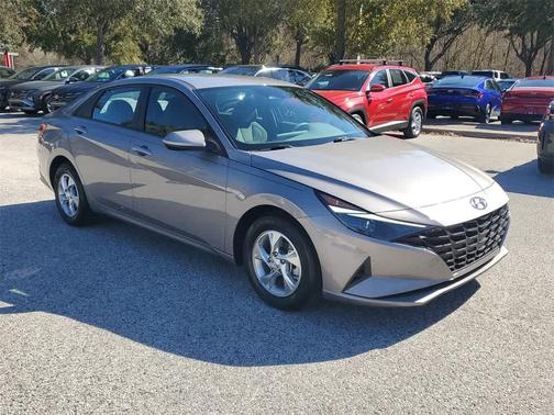 2023 Hyundai ELANTRA SE