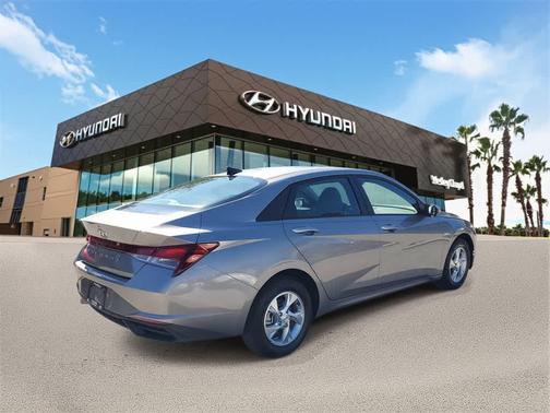2023 Hyundai ELANTRA SE