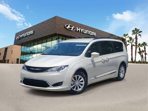 Tusk White 2017 Chrysler Pacifica Touring-L