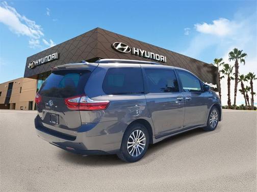 2019 Toyota Sienna XLE