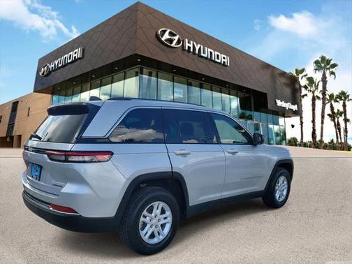2023 Jeep Grand Cherokee Laredo