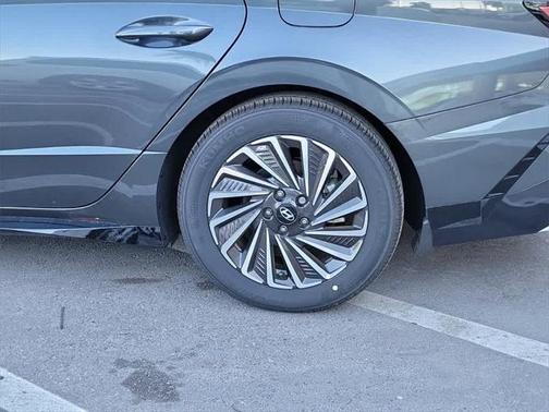 2025 Hyundai SONATA Hybrid SE