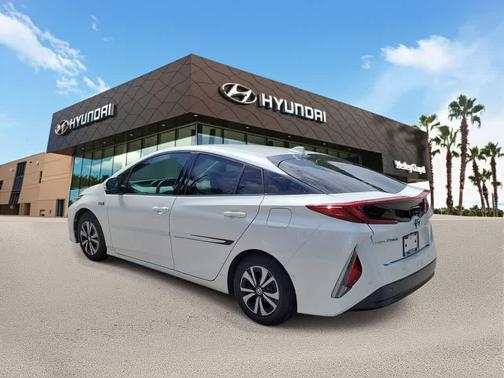 Blizzard Pearl 2017 Toyota Prius Prime Advanced