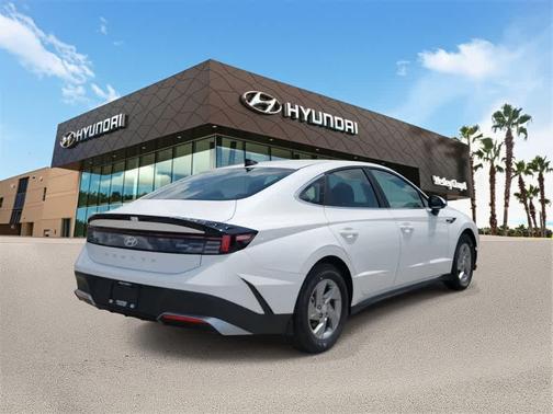 2025 Hyundai SONATA SE