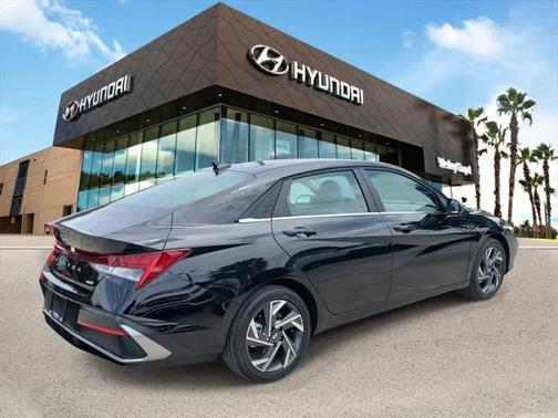 2025 Hyundai ELANTRA Limited
