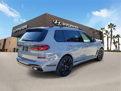 2025 BMW X7 xDrive40i