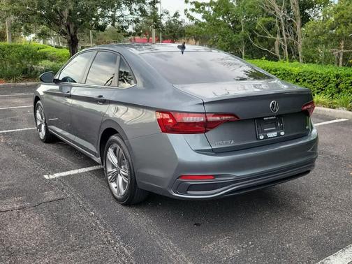Platinum Gray Metallic 2022 Volkswagen Jetta 1.4T S
