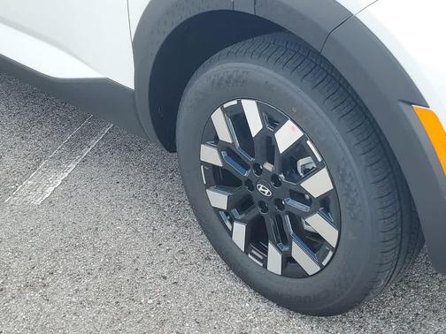 Atlas White 2026 Hyundai SANTA CRUZ SEL Activity