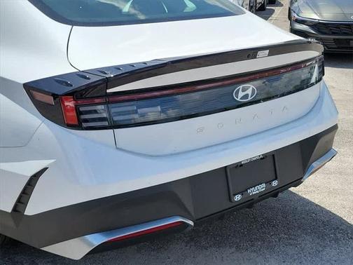 2025 Hyundai SONATA SE