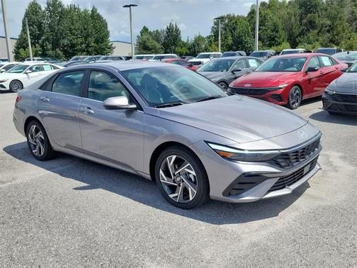 2025 Hyundai ELANTRA Limited