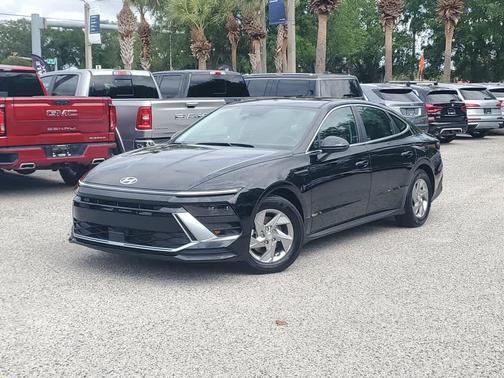 Abyss Black 2025 Hyundai SONATA SE