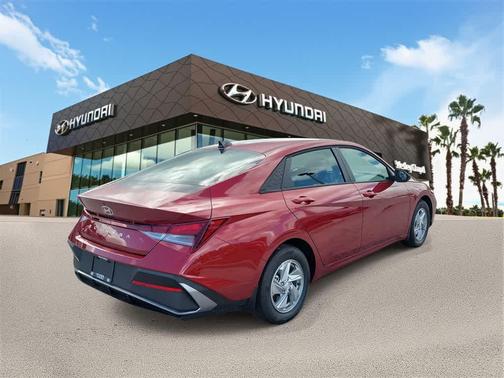 2025 Hyundai ELANTRA SE