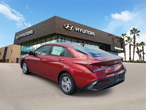 2025 Hyundai ELANTRA SE