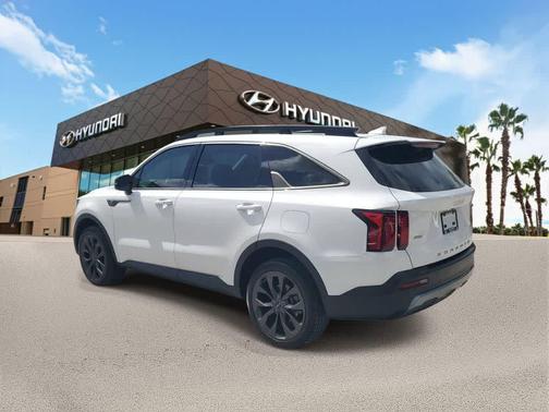 Glacial White Pearl 2022 Kia Sorento X-Line EX