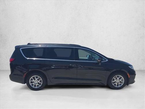 Brilliant Black Crystal Pearlcoat 2022 Chrysler Pacifica Touring L