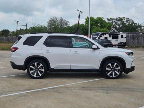 Platinum White Pearl 2025 Honda Pilot Elite