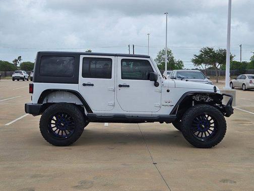Bright White Clearcoat 2018 Jeep Wrangler JK Unlimited Sahara
