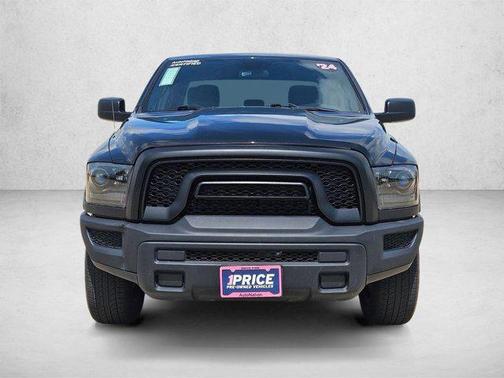 Diamond Black Crystal Pearlcoat 2024 RAM 1500 Classic Warlock Crew Cab 4x2 5'7' Box
