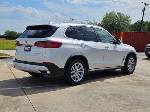 Mineral White Metallic 2019 BMW X5 xDrive40i