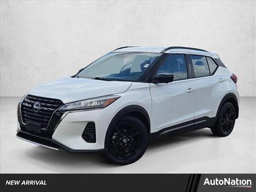 2022 Nissan Kicks SR