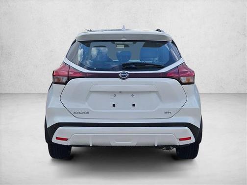 2022 Nissan Kicks SR