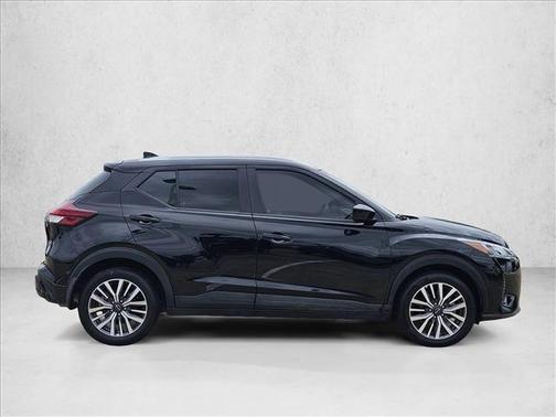 Super Black 2024 Nissan Kicks SV