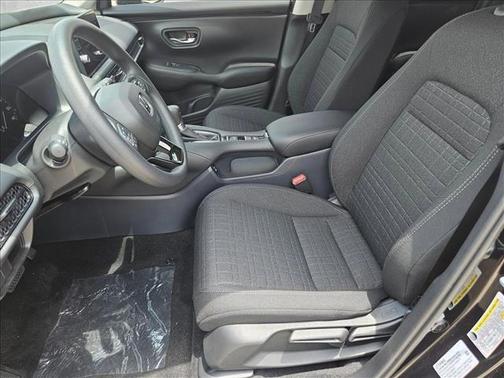 Crystal Black Pearl 2027 Honda HR-V LX