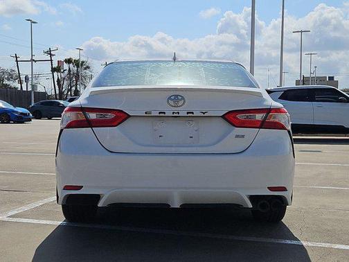 2020 Toyota Camry SE