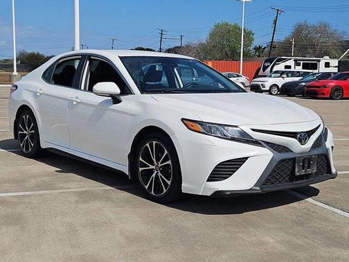 2020 Toyota Camry SE