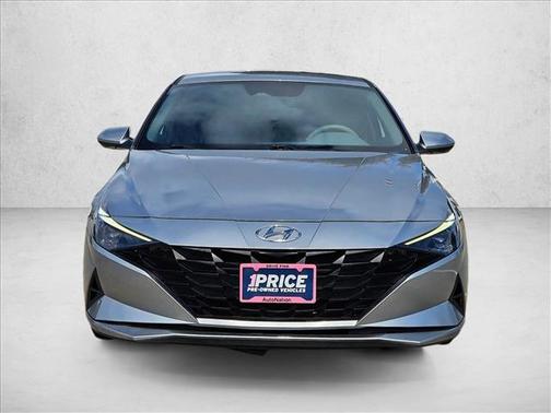2022 Hyundai ELANTRA SE