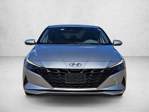 2022 Hyundai ELANTRA SE