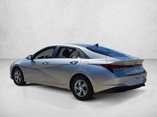 2022 Hyundai ELANTRA SE
