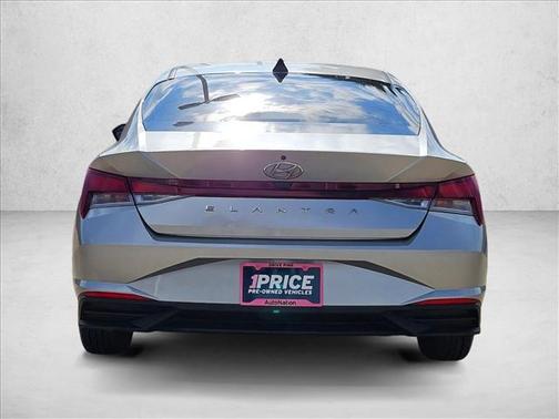 2022 Hyundai ELANTRA SE