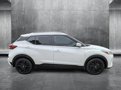 2022 Nissan Kicks SV