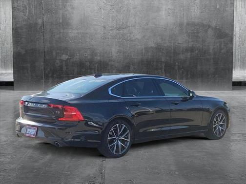 2018 Volvo S90 T5 Momentum