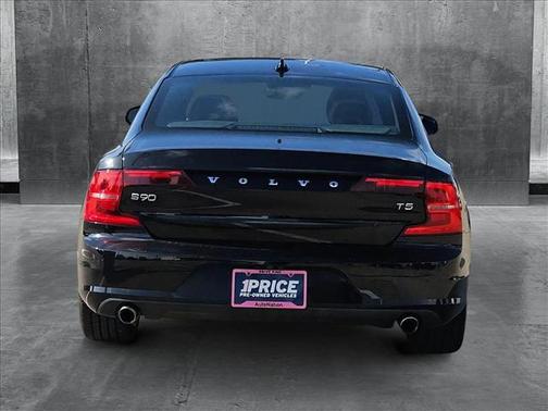 2018 Volvo S90 T5 Momentum
