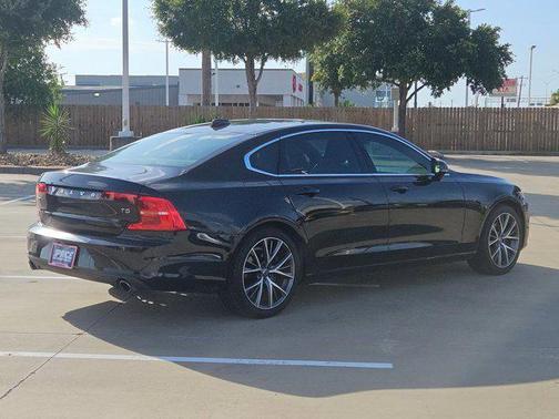2018 Volvo S90 T5 Momentum